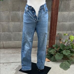 Levis High-Waisted Blue Jeans
